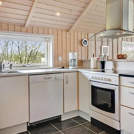 Semesterbostad Nice In W/ Wifi And 2 Bedrooms